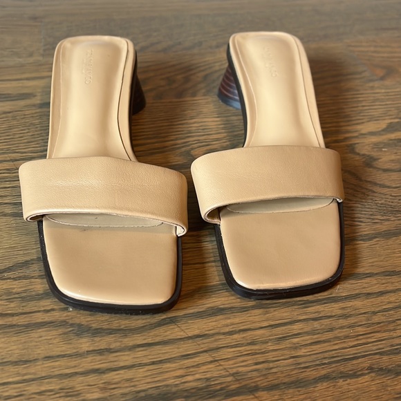 Tony Bianca Chelsey Sandal - Picture 2 of 4